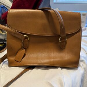 Vintage Coach congac leather shoulder bag